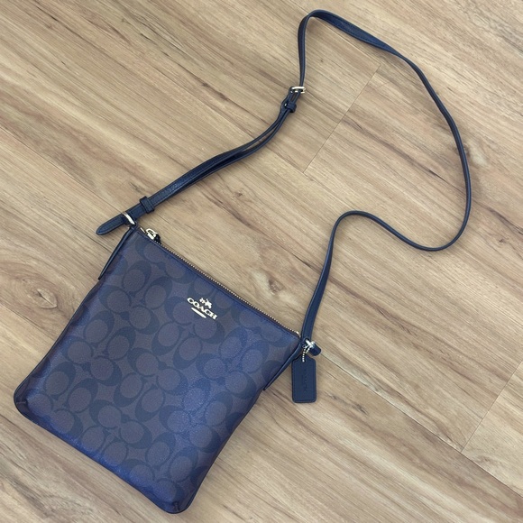 Coach Signature Mini Style Encore Crossbody bag - Picture 2 of 8